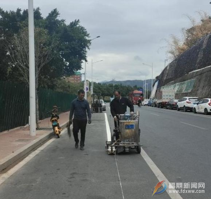 山前街道完善道路划线工作助力创城