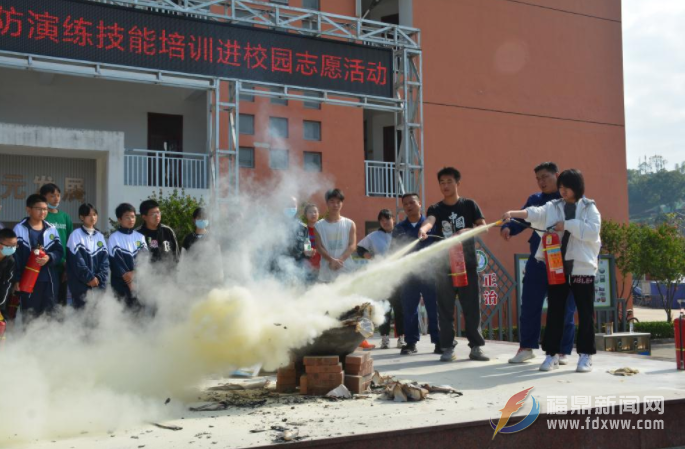 福鼎九中开展预防踩踏事件消防疏散演练