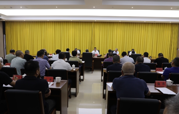 林青主持召开市委常委会会议