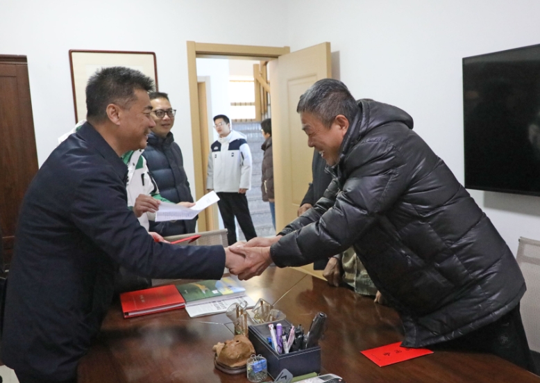 林青赴嵛山镇开展“四下基层”暨春节慰问活动