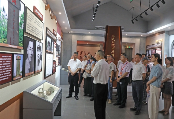 中共鼎平县委成立、红军挺进师入鼎90周年纪念活动暨市领导开展“传承红色基因、弘扬优良作风”主题党日活动举行