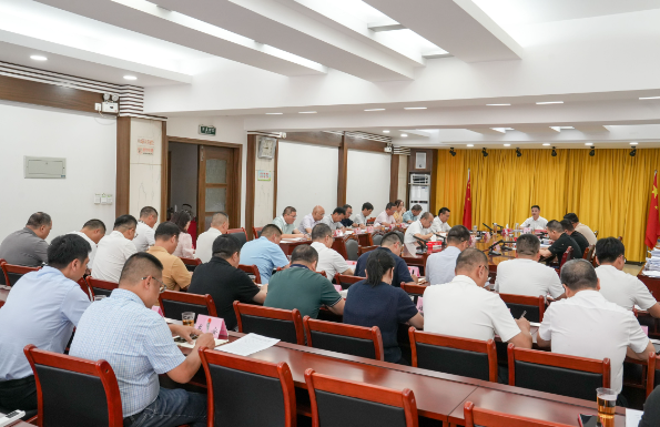 市政府第十六次常务会议召开