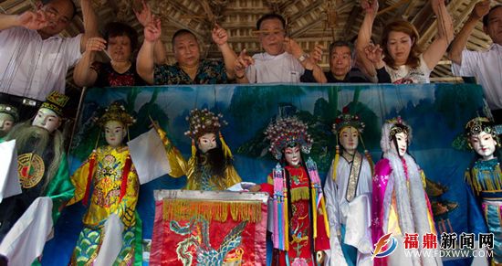 提线木偶戏 代表性传承人同台表演.jpg