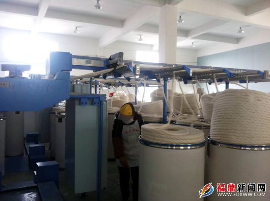 福建大兴纺织有限公司车间内，工人正忙碌.jpg