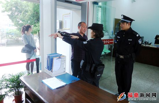 安检工作接地气 “四心安检”获好评.jpg