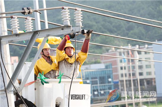 带电作业.jpg