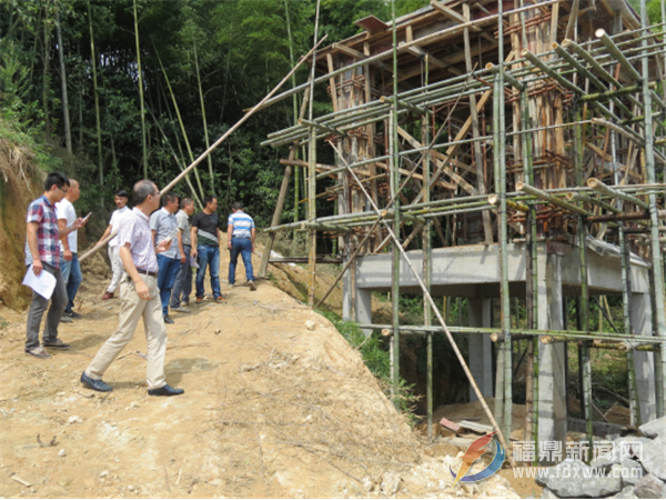 福鼎市环保局对叠石乡农村环境综合整治建设项目进行督察248.png