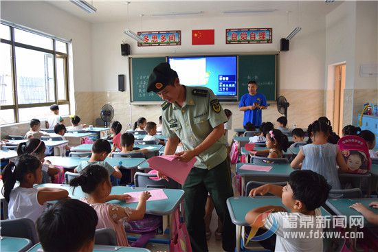 桐城边防派出所“防诈骗套餐进校园”上好开学“第一课” (3).jpg