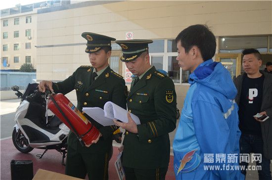 福建宁德秦屿边防派出所“查防并举”全力筑牢辖区消防安全“防火墙”3.jpg