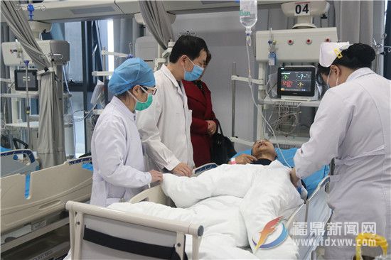 夏良医生和陈文婷护士 (1).JPG