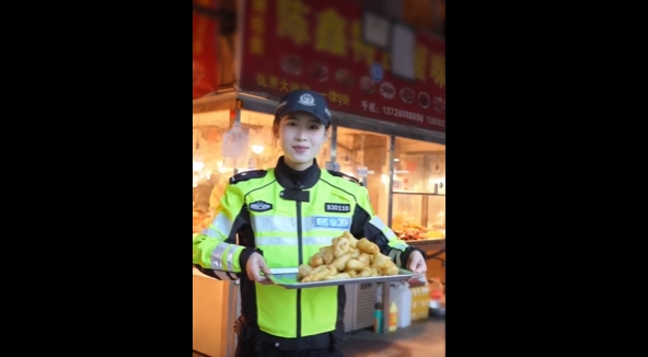 福鼎警花为文旅上分！福建福鼎邀您品舌尖美食，做交通文明使者！
