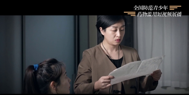 《青春无“依托”》