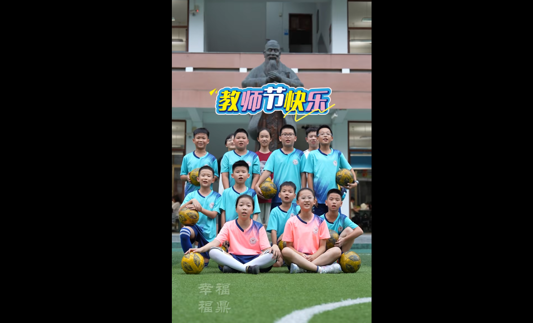 三尺讲台育桃李，一支粉笔写春秋。老师，节日快乐！