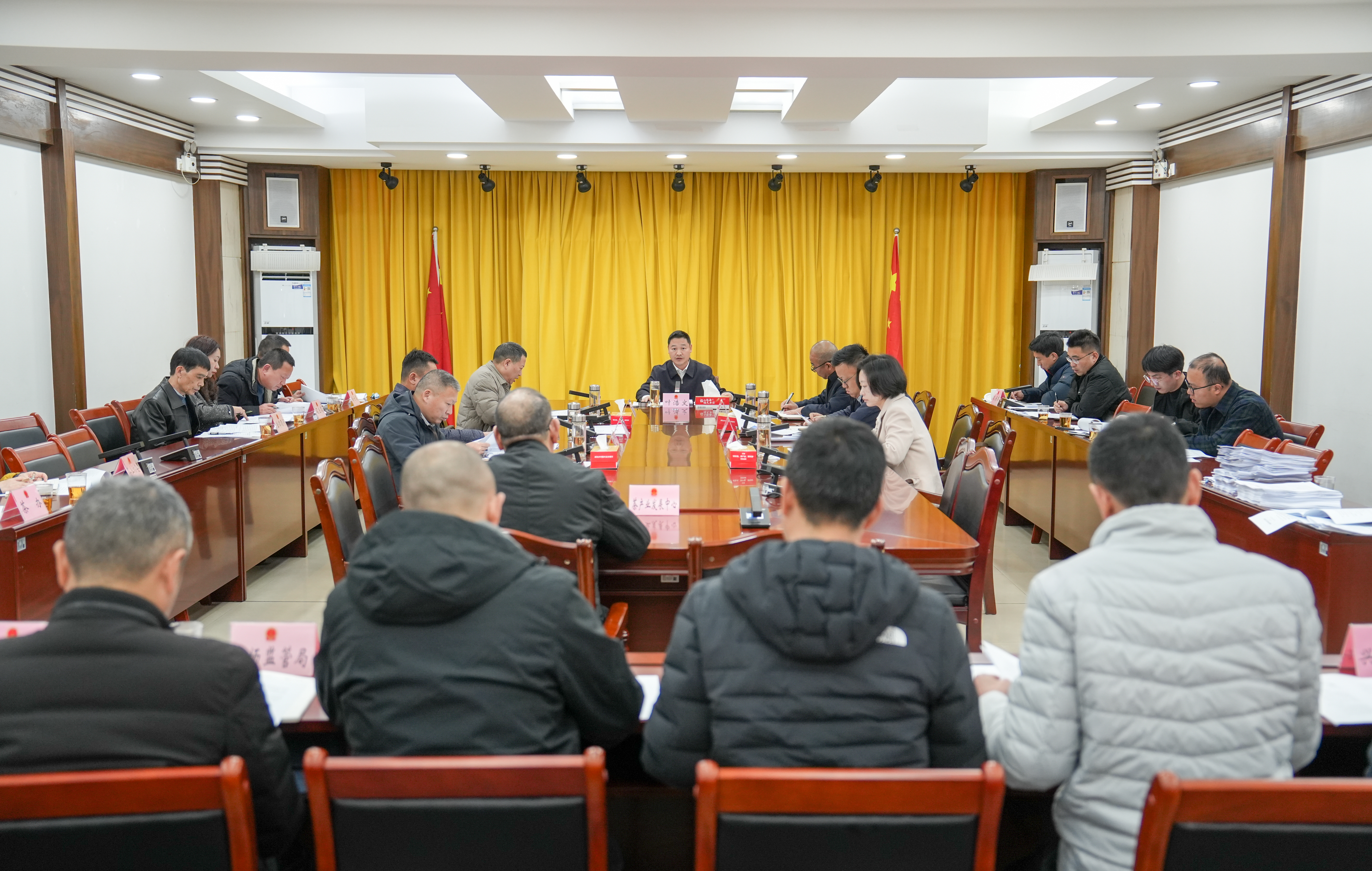 市政府第四次常务会议召开